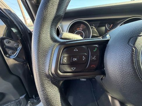 Used 2018 Jeep Wrangler Unlimited Sport image 17