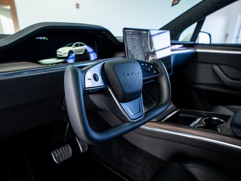 Used 2022 Tesla Model X image 35