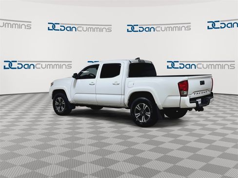 Used 2017 Toyota Tacoma TRD Sport image 6