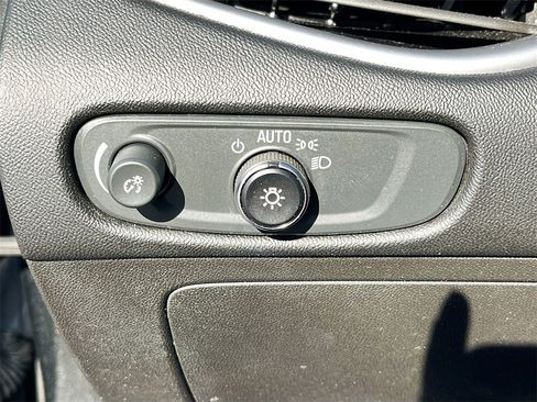 Used 2023 Chevrolet Malibu LT image 9