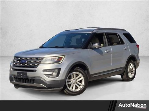 Used 2017 Ford Explorer XLT w/ Equipment Group 201A FWD image 1