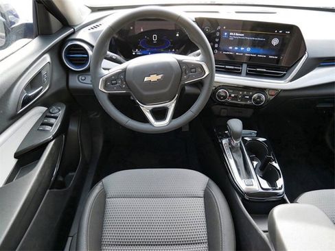 Used 2024 Chevrolet Trax LT w/ Driver Confidence Package image 11