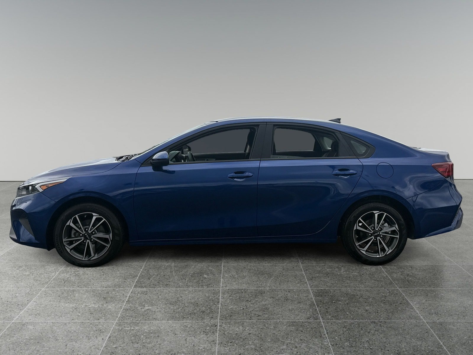 Used 2023 Kia Forte LXS FWD image 2