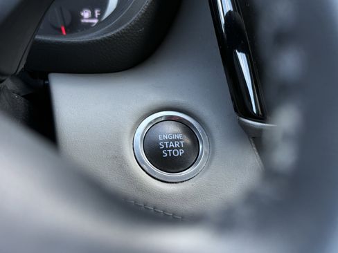 Used 2020 Toyota Highlander LE image 4