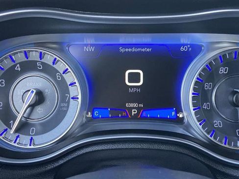 Used 2022 Chrysler 300 Touring image 7