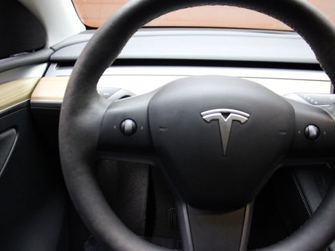 Used 2023 Tesla Model Y Long Range image 30