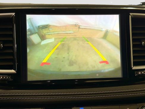 Used 2023 Chrysler Pacifica Limited image 16