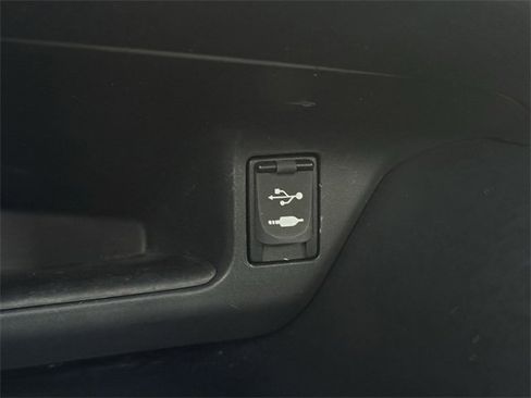 Used 2018 Toyota C-HR XLE image 19