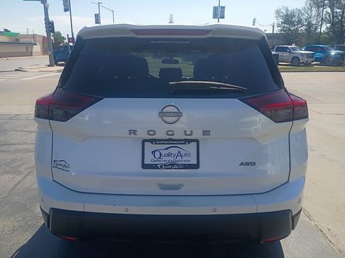 Used 2025 Nissan Rogue SV AWD/4WD image 7