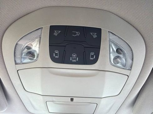 Used 2023 Chrysler Pacifica Touring-L FWD image 47