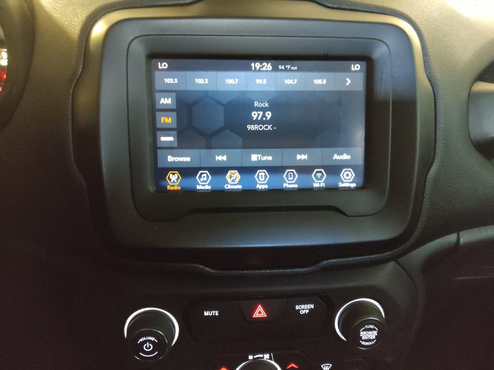 Used 2020 Jeep Renegade Latitude FWD image 25