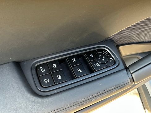 Certified 2026 Porsche Cayenne E-Hybrid Coupe AWD/4WD image 20
