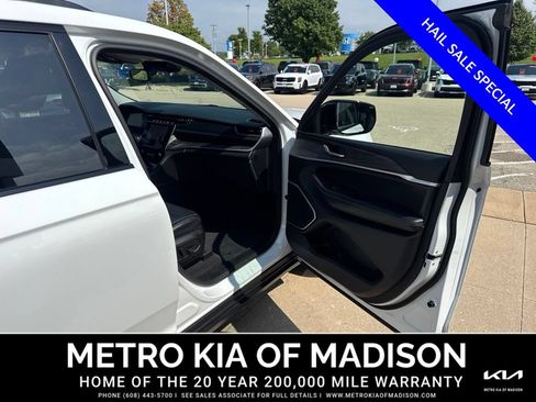 Used 2022 Jeep Grand Cherokee L Limited w/ Black Appearance Package AWD/4WD image 46