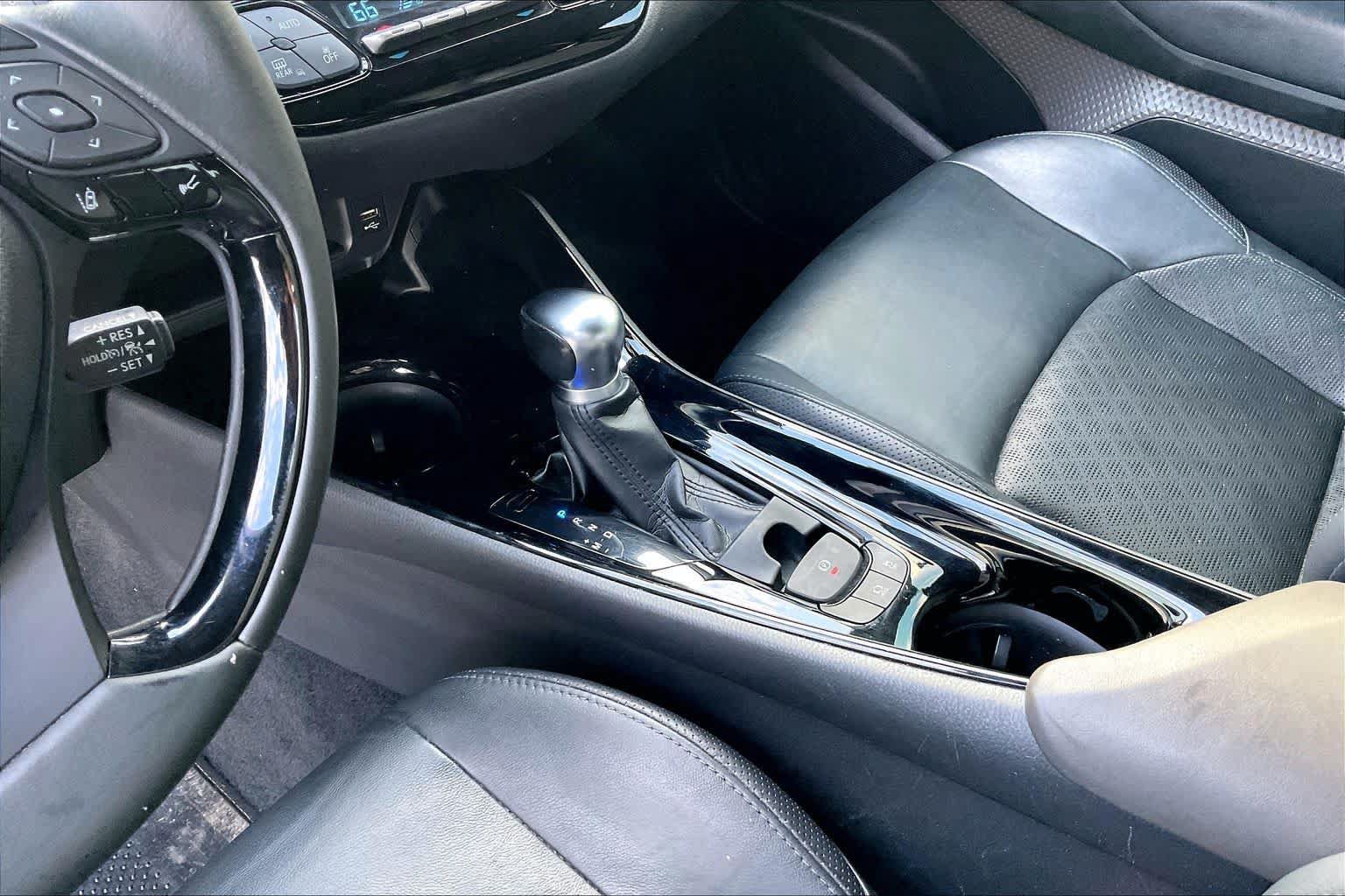 Used 2020 Toyota C-HR Limited FWD image 15