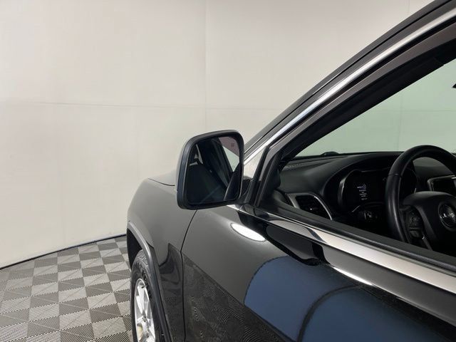 Used 2019 Jeep Grand Cherokee Laredo AWD/4WD image 14