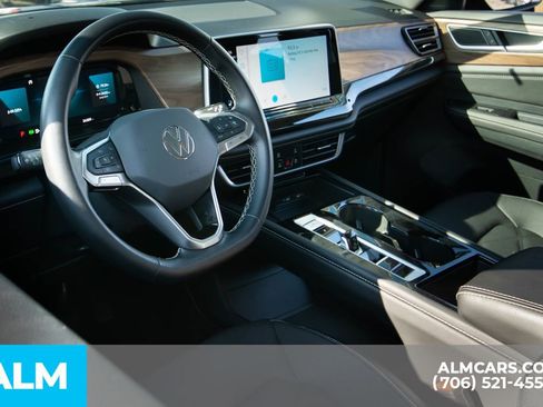 Used 2025 Volkswagen Atlas SE image 8