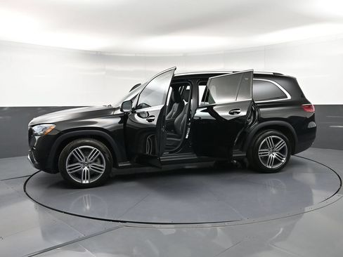 Used 2025 Mercedes-Benz GLS 450 4MATIC image 41