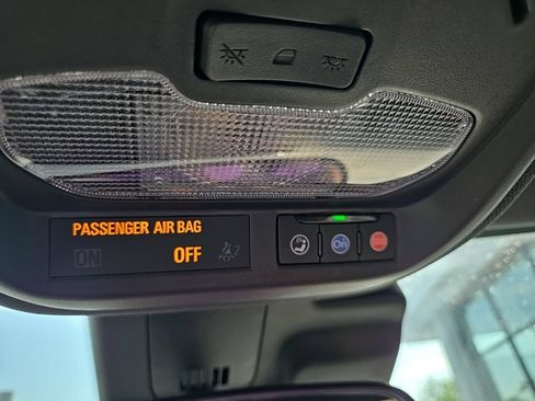 Used 2025 Chevrolet Trax RS w/ Sunroof Package FWD image 67