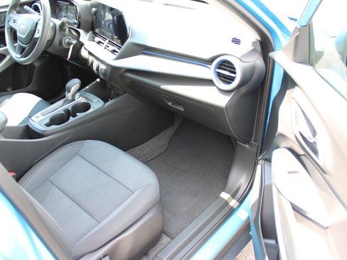 Certified 2025 Chevrolet Trax LS FWD image 38