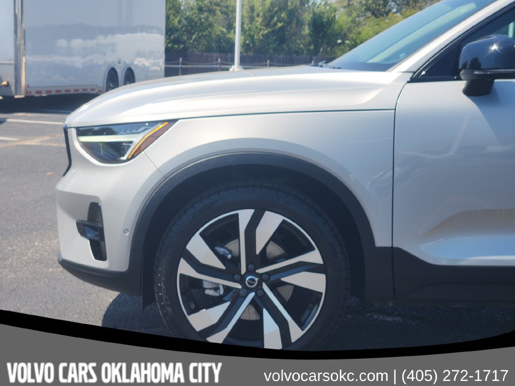 Certified 2024 Volvo XC40 B5 Plus w/ Protection Package Premier AWD/4WD image 6
