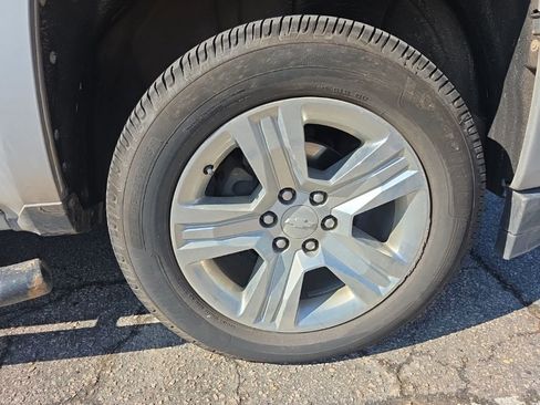 Used 2018 Chevrolet Silverado 1500 Custom w/ LPO, Street Package image 12