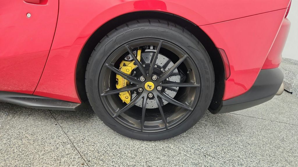 Used 2018 Ferrari 812 Superfast RWD image 16