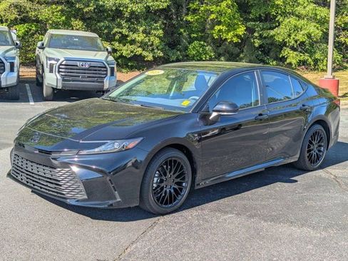 Used 2025 Toyota Camry LE w/ Convenience Package image 3