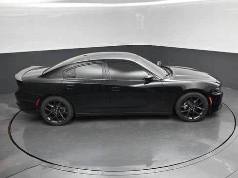 Used 2021 Dodge Charger SXT w/ Blacktop Package RWD image 13