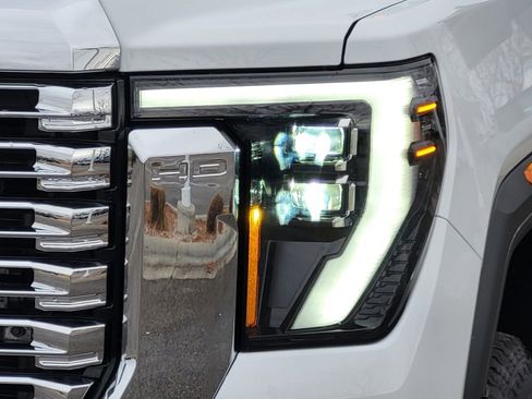 New 2025 GMC Sierra 2500 Denali w/ Denali Reserve Package image 40