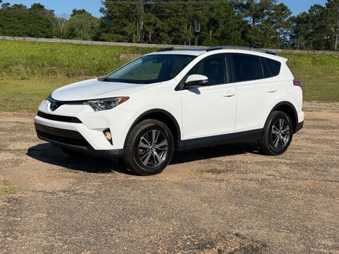 Used 2018 Toyota RAV4 XLE FWD image 1