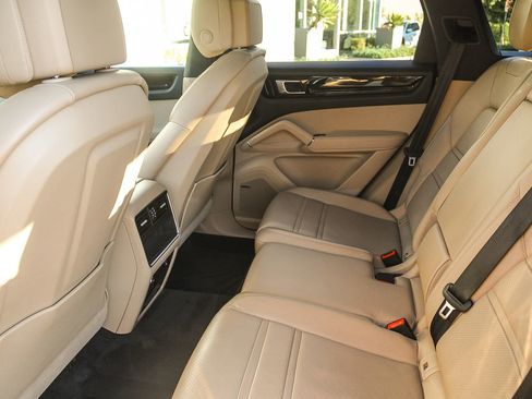 Used 2019 Porsche Cayenne image 17