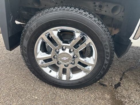 Used 2017 Chevrolet Silverado 2500 High Country w/ Duramax Plus Package image 6