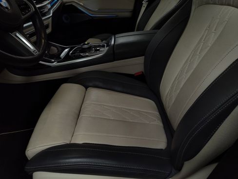 Used 2023 BMW X7 M60i w/ Executive Package image 18