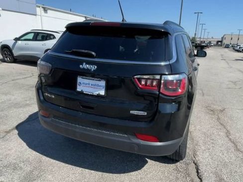 Used 2018 Jeep Compass Latitude w/ Cold Weather Group AWD/4WD image 9