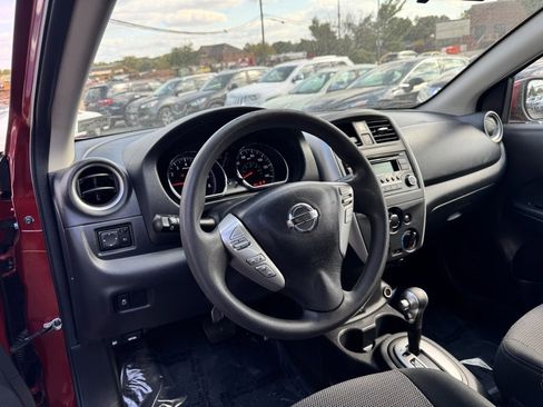Used 2018 Nissan Versa SV image 9