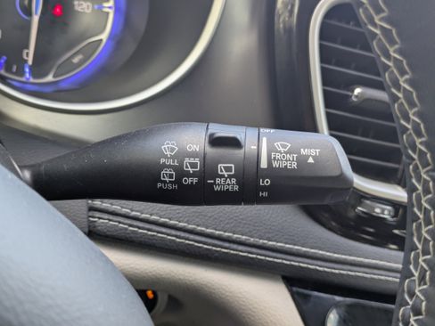 Used 2023 Chrysler Pacifica Touring-L image 20