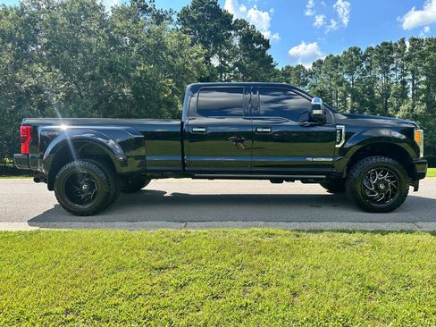 Used 2018 Ford F350 Platinum w/ Platinum Ultimate Package AWD/4WD image 4