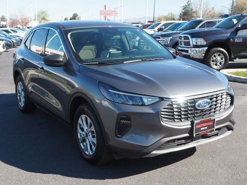 Used 2024 Ford Escape Active AWD/4WD image 3
