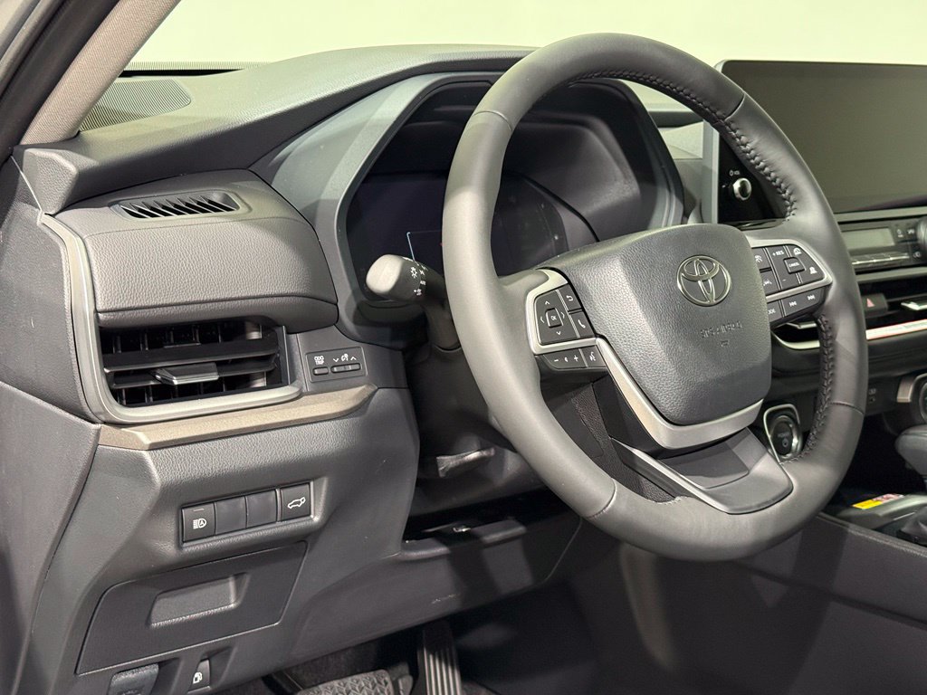 New 2026 Toyota Grand Highlander XLE FWD image 17