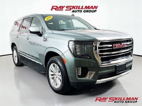 Used 2024 GMC Yukon SLT image 1
