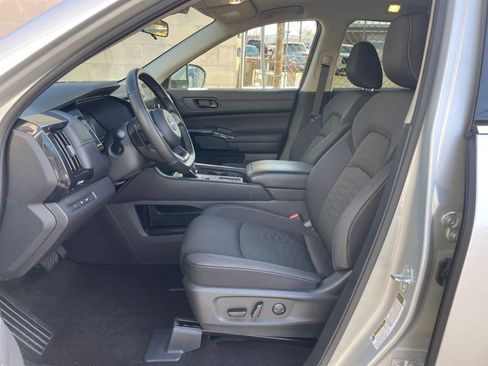 Used 2025 Nissan Pathfinder SV image 27