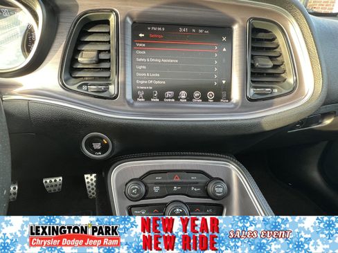 Used 2016 Dodge Challenger R/T image 19