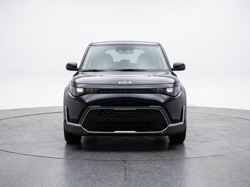 Used 2025 Kia Soul LX w/ LX Technology Package image 2