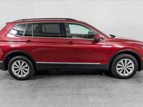 Used 2018 Volkswagen Tiguan SE w/ Panoramic Sunroof Package AWD/4WD image 9