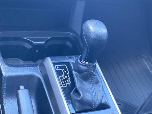 Certified 2022 Toyota Tacoma SR5 AWD/4WD image 19