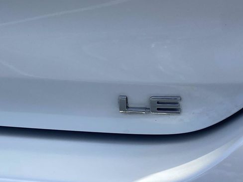 Used 2023 Toyota Highlander LE FWD image 8