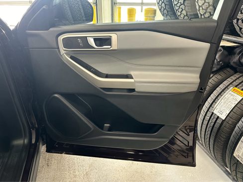 Used 2022 Ford Explorer XLT w/ Equipment Group 202A image 38