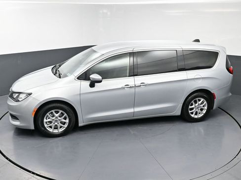 Used 2023 Chrysler Voyager LX image 45
