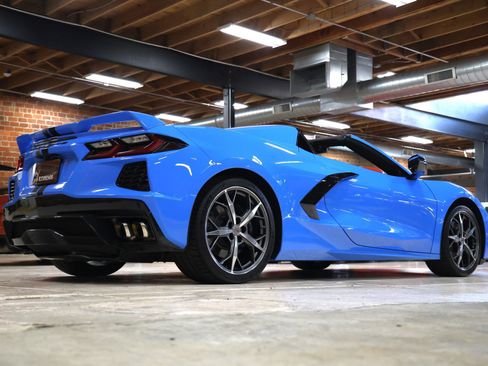 Used 2021 Chevrolet Corvette Stingray Convertible w/ Z51 Performance Package image 39