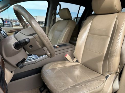 Used 2011 Nissan Armada Platinum w/ 2nd Row Captain Seat Pkg image 15